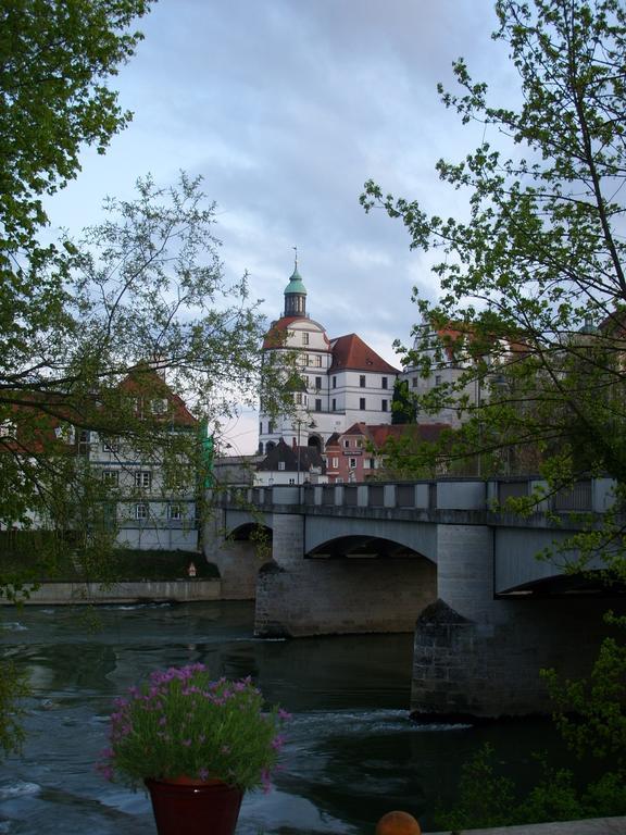 Hotel Am Fluss Neuburg an Der Donau Buitenkant foto